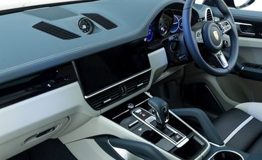 Porsche Cayenne Turbo S E-Hybrid 15