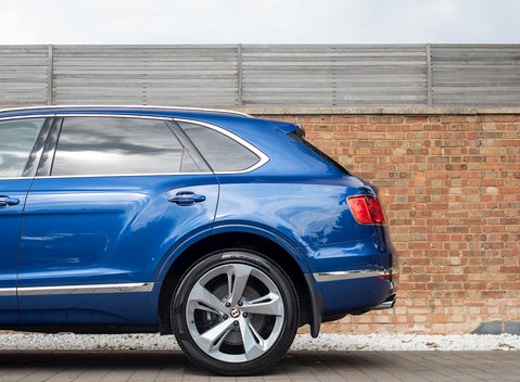 Bentley Bentayga V8 27