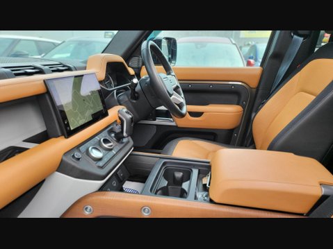 Land Rover Defender X-DYNAMIC HSE MHEV 41