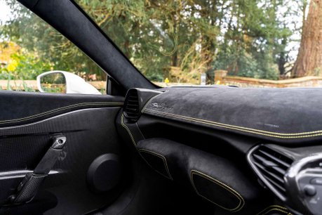 Ferrari 458 Speciale FULL FSH. CARBON FIBRE INT/EXT. CARBON ENGINE BAY. LIFT. CRUISE CONTROL. 19