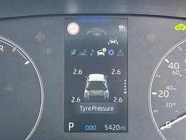 Toyota Yaris ICON HEV CVT 29