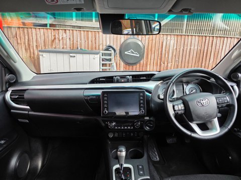 Toyota Hilux INVINCIBLE 4WD D-4D DCB AUTO 11