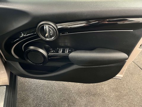 Mini Hatch 1.5 Cooper Classic Auto 5dr 9