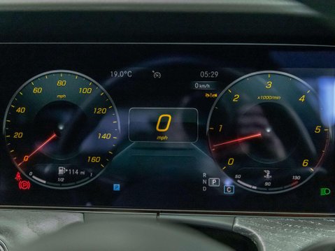Mercedes-Benz E Class 2.9 E400d AMG Line Night Edition (Premium Plus) Coupe 2dr Diesel G-Tronic+ 44