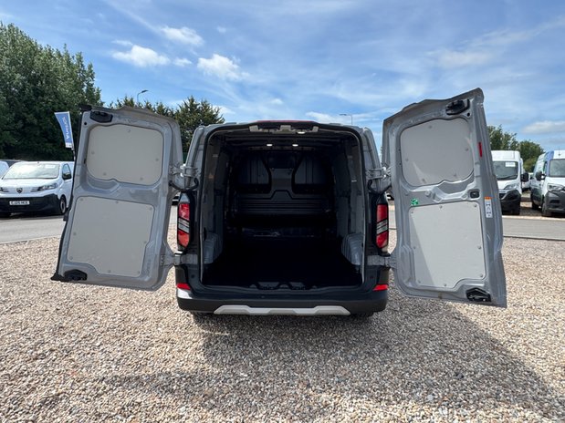 Ford Transit Custom SWB L1H1 [SOLD CM] Low Roof Trail 320 Air Con Alloys Sensors EURO 6 NO VAT 8