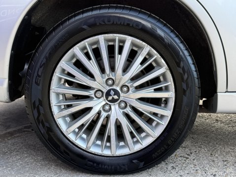 Mitsubishi Outlander 2.4h TwinMotor 13.8kWh 4h SUV 5dr Petrol Plug-in Hybrid CVT 4WD Euro 6 (s/s 15