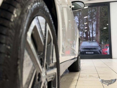 Hyundai KONA 64kWh Premium Auto 5dr (10.5kW Charger) 13