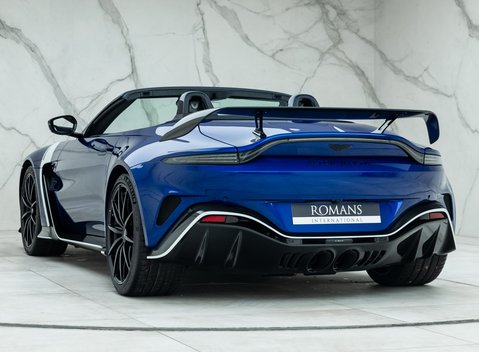 Aston Martin V12 Vantage Roadster 6