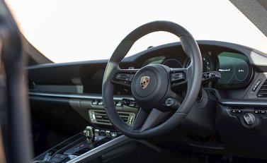 Porsche 911 (992) Carrera S 11