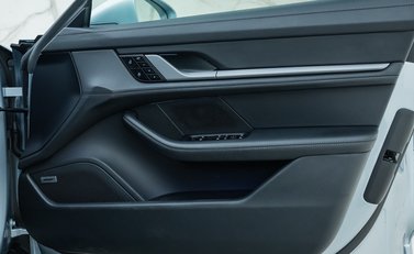 Porsche Taycan TURBO 25