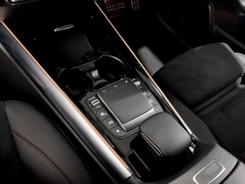Mercedes-Benz GLA 2.0 GLA200d AMG Line (Premium) SUV 5dr Diesel 8G-DCT Euro 6 (s/s) (150 ps) 17