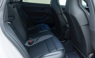 Porsche Taycan 4S 13