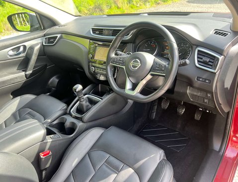 Nissan Qashqai 1.3 Qashqai N-Motion DiG-T 5dr 29