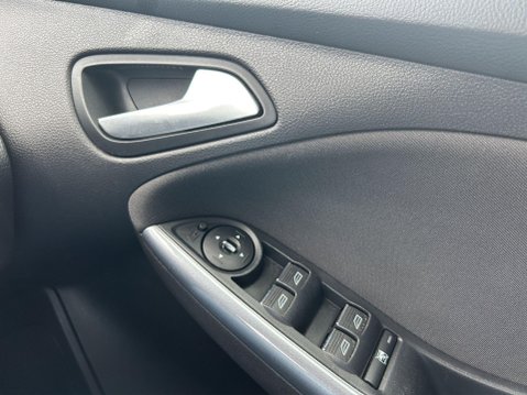 Ford Focus 1.6 Titanium Navigator Powershift Euro 5 5dr 15