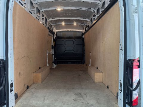 Ford Transit 2.0 Transit 350 Trend EcoBlue 5dr 9