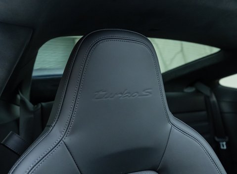 Porsche 911 Turbo S (992) 12