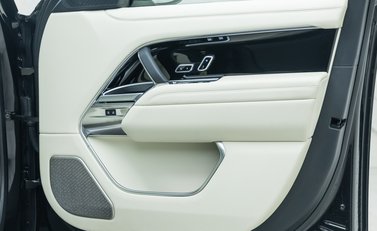 Land Rover Range Rover D350 AUTOBIOGRAPHY LWB 28