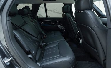 Land Rover Range Rover P440e HSE 9