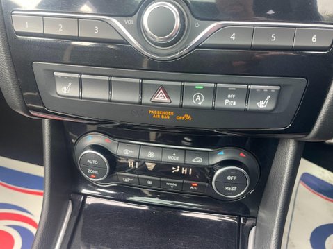 Infiniti Q30 1.5d Sport Euro 6 (s/s) 5dr 27