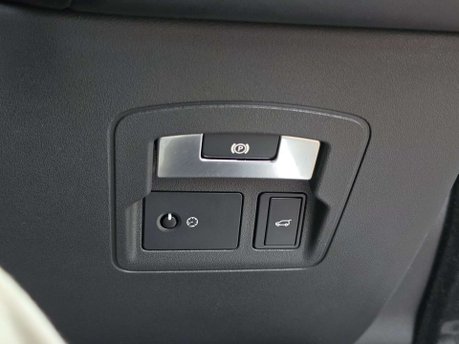 Land Rover Range Rover Velar 2.0 D240 SE SUV 5dr Diesel Auto 4WD Euro 6 (s/s) (240 ps) 33