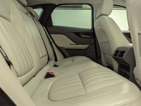 Jaguar F-Pace 2.0 F-PACE Portfolio AWD D Auto 4WD 5dr 47