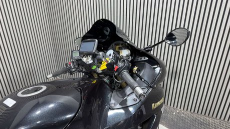 Kawasaki ZZR1400 2010 ONLY 30K STUNNING BIKE PANNIERS LONG MOT WARRANTY 1400CC 25