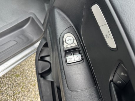 Mercedes-Benz eVito 100 KWH Tourer Pro L2 Auto Electric 9 SEATER/LWB/PARKTRONIC/VAT Q 21