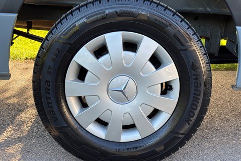 Mercedes-Benz Sprinter 319 Cdi Premium - with In-Built Bed + Diesel Heater 34