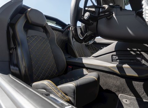 Lamborghini Aventador LP700-4 Roadster 16