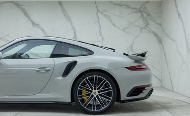Porsche 911 Turbo S (991.2) 43