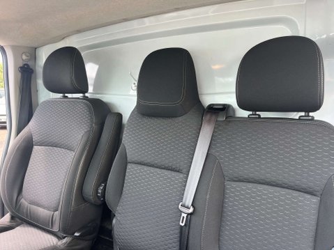 Vauxhall Vivaro 1.6 Vivaro 2900 Sportive CDTi 39