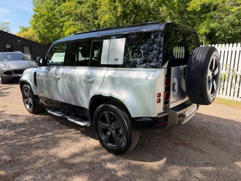 Land Rover Defender X-DYNAMIC S MHEV 13