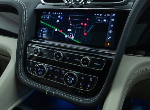 Bentley Bentayga V8 AZURE 28