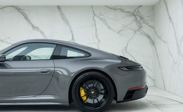Porsche 911 Carrera GTS (992) 41