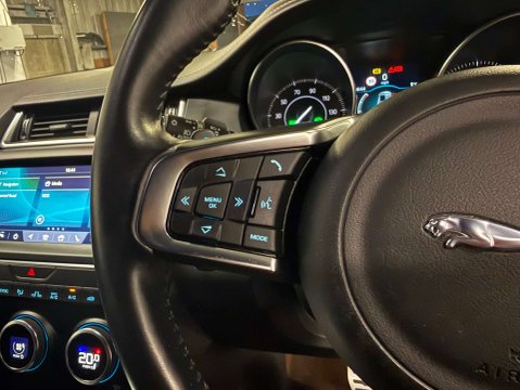 Jaguar E-Pace 2.0 E-Pace R-Dynamic S D AWD Auto 4WD 5dr 15