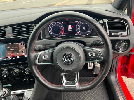 Volkswagen Golf GTI TSI 28