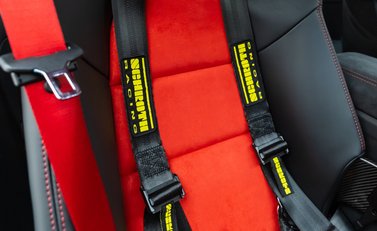 Porsche 911 GT2 RS Weissach (991) 13