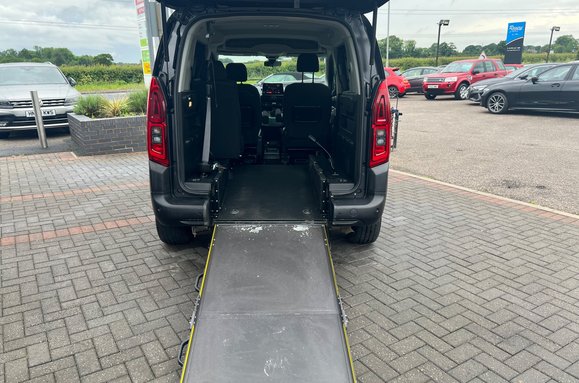 Citroen Berlingo BLUEHDI FEEL M WHEELCHAIR RAMP 39