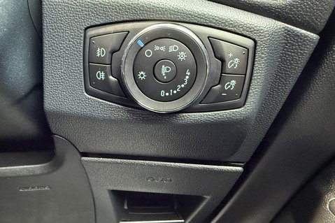 Ford Ecosport ST-LINE DESIGN - 2 OWNERS - FORD SERVICE HISTORY 40