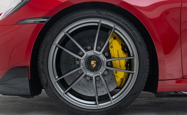 Porsche 911 Turbo S (992) Lightweight 37