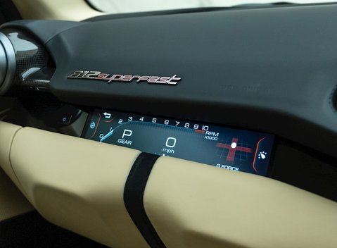Ferrari 812 Superfast 19
