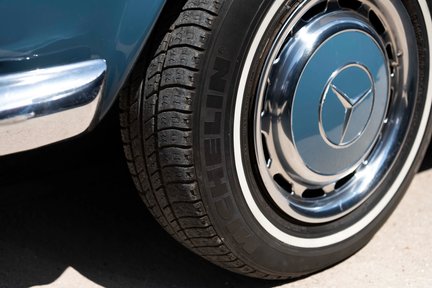 Mercedes-Benz SL 280 Pagoda 19