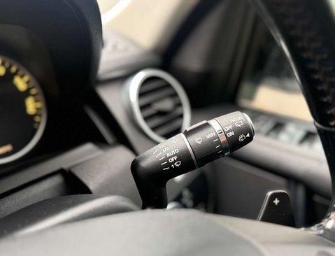 Land Rover Discovery 3.0 Discovery SE SDV6 Auto 4WD 5dr 23