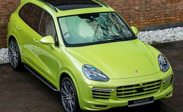 Porsche Cayenne Turbo S 8