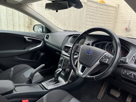 Volvo V40 1.6 D2 SE Hatchback 5dr Diesel Powershift Euro 5 (s/s) (115 ps) 18