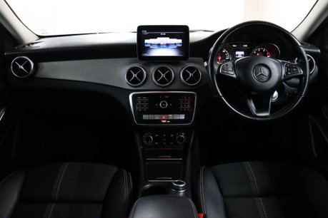 Mercedes-Benz GLA GLA 180 URBAN EDITION 38