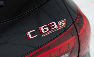 Mercedes-Benz C63 S AMG E Performance Estate Night Edition 37