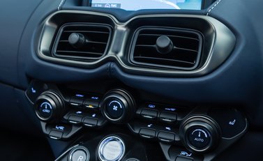 Aston Martin V12 Vantage ROADSTER 25