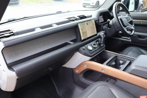 Land Rover Defender 110 D300 X-DYNAMIC HSE 7 SEATER  PRICE MATCH OFFER PREMIUM COLOUR  25