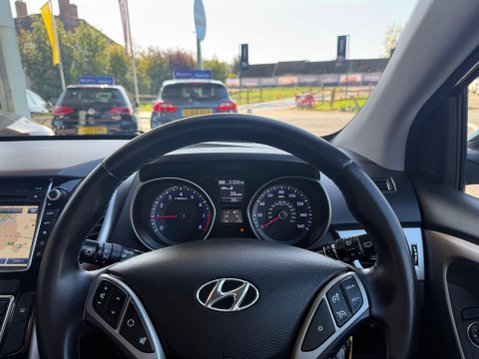 Hyundai i30 1.4 Blue Drive SE Nav Euro 6 (s/s) 5dr 39